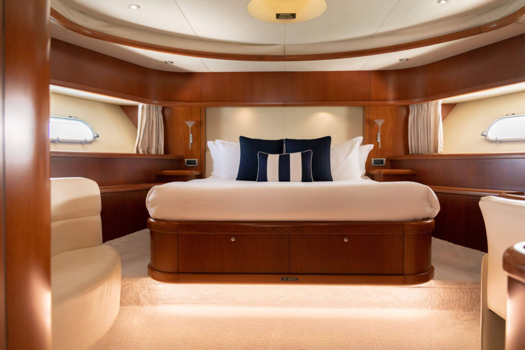 alani experience Whitsundays yacht accomodation